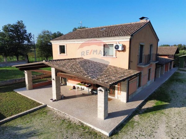 casa indipendente in vendita ad Ortona in zona Villa Torre