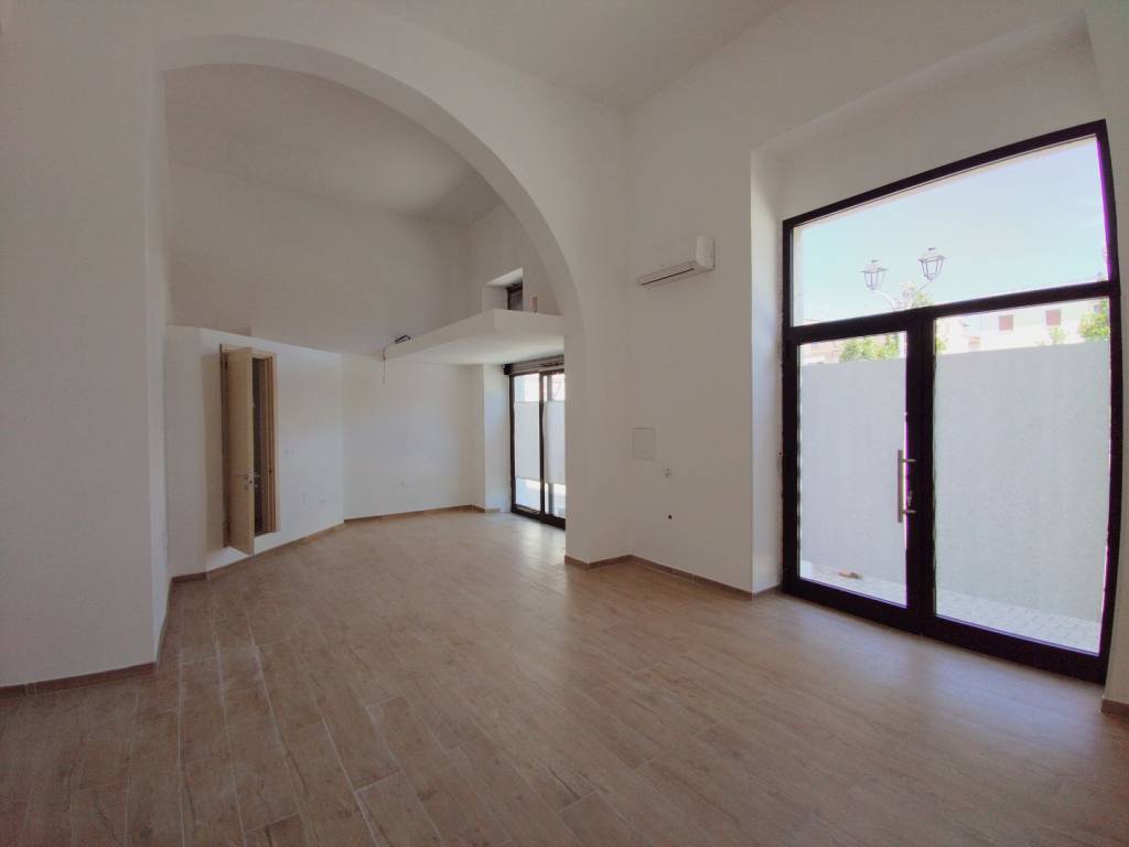 negozio in vendita ad Ortona in zona Caldari