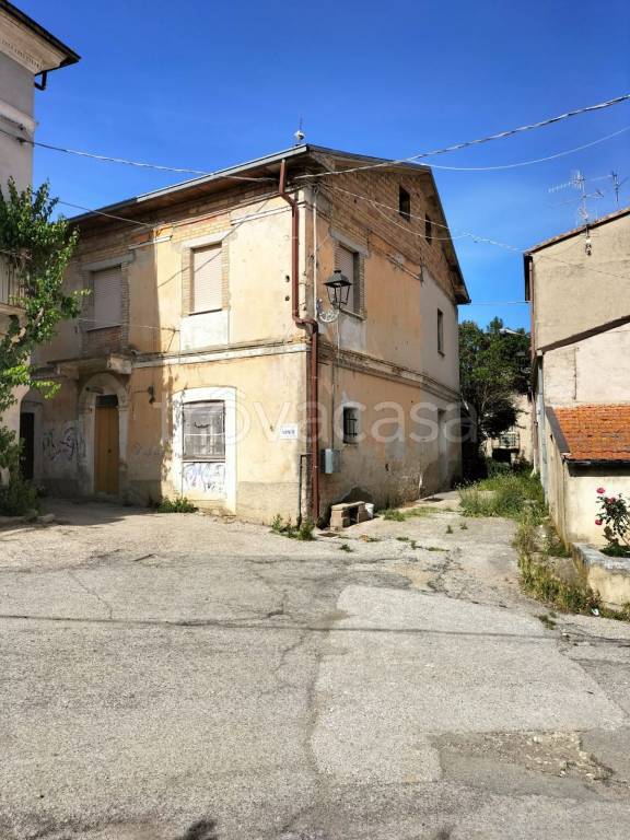 casa indipendente in vendita ad Ortona in zona Rogatti