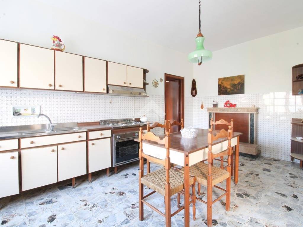 casa indipendente in vendita ad Ortona in zona Villa Torre