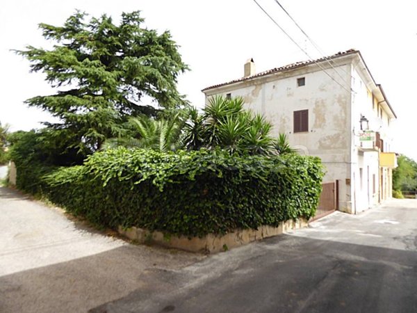 casa indipendente in vendita ad Ortona in zona Caldari