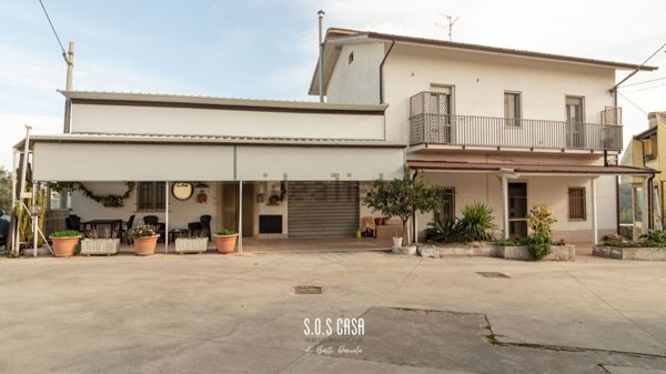 casa indipendente in vendita ad Ortona in zona Aquilano
