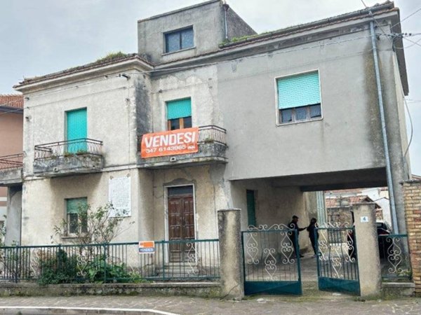 intera palazzina in vendita ad Ortona in zona Villa San Leonardo