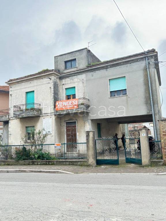 casa indipendente in vendita ad Ortona in zona Villa San Leonardo