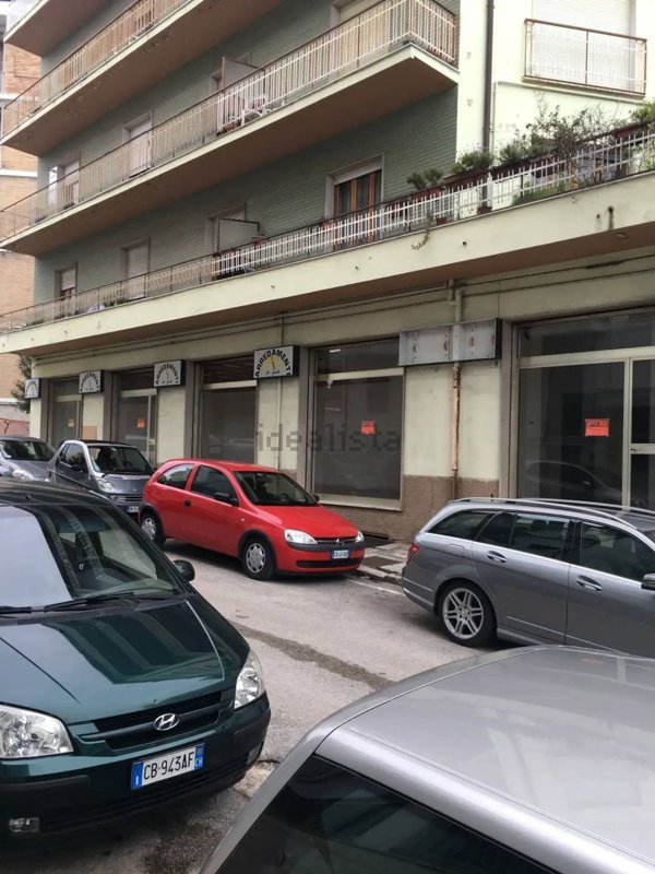 locale commerciale in vendita ad Ortona