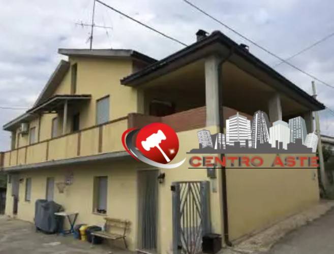 casa indipendente in vendita ad Ortona in zona Caldari