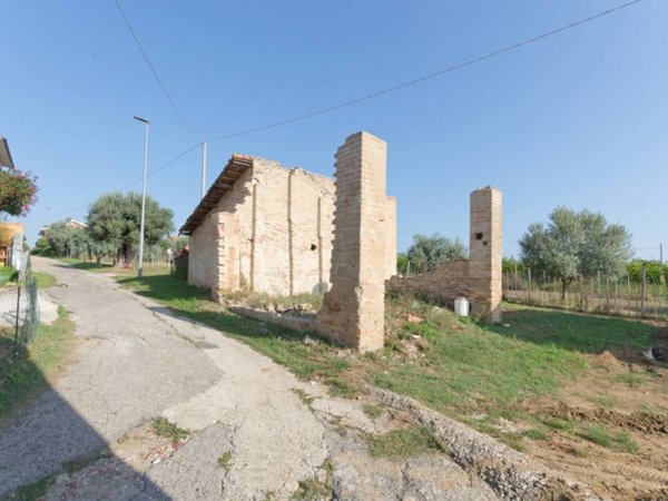 terreno agricolo in vendita ad Ortona in zona Savini