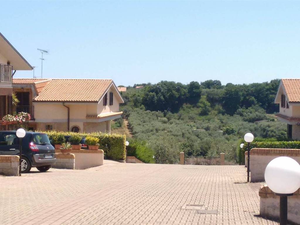 casa indipendente in vendita ad Ortona in zona Saraceni