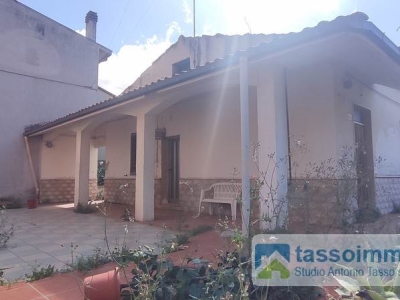 casa indipendente in vendita ad Ortona in zona Caldari