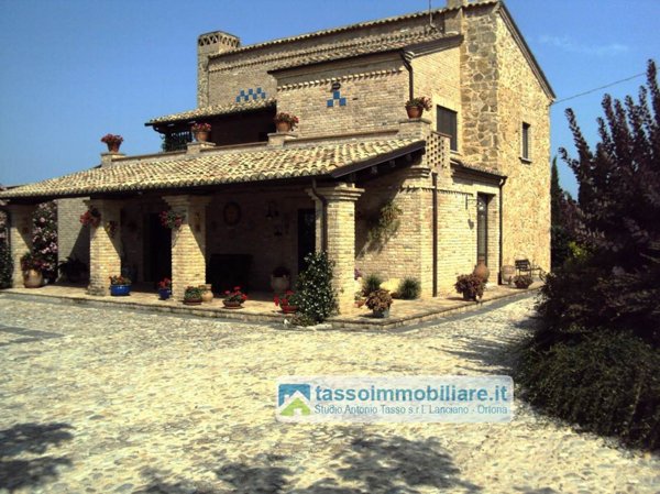 casa indipendente in vendita ad Ortona in zona San Pietro
