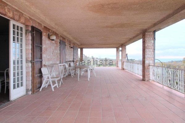 casa indipendente in vendita ad Ortona in zona Santa Lucia