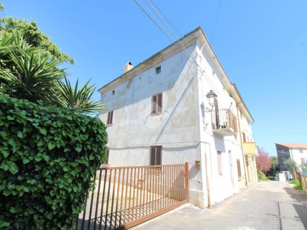 casa indipendente in vendita ad Ortona in zona Caldari