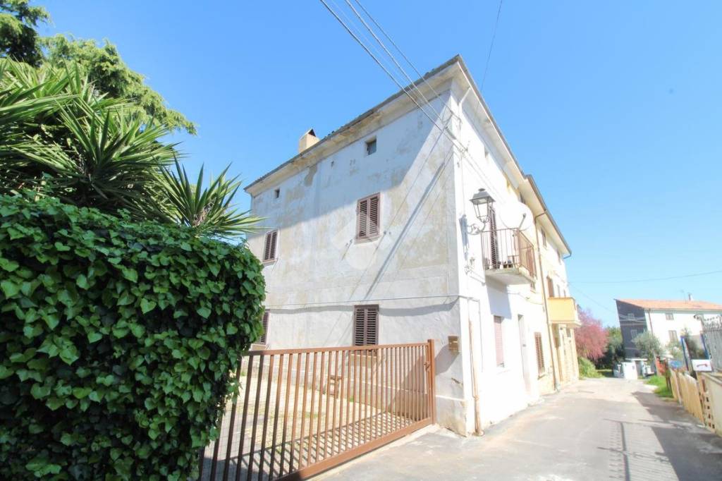 casa indipendente in vendita ad Ortona in zona Caldari