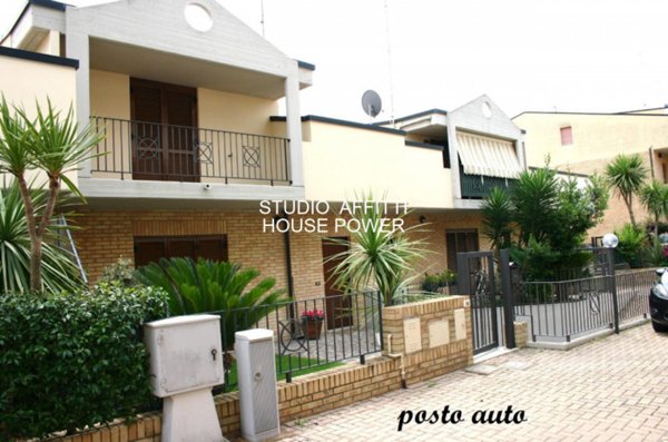 casa indipendente in vendita ad Ortona in zona Santa Lucia