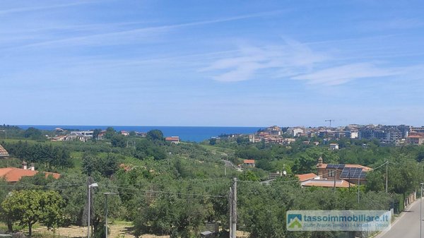 appartamento in vendita ad Ortona in zona Caldari