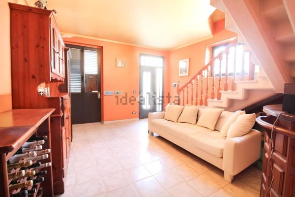 casa indipendente in vendita ad Ortona in zona Caldari