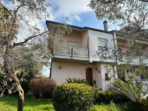 casa indipendente in vendita ad Ortona in zona Caldari