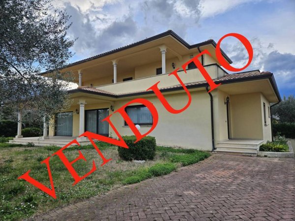 casa indipendente in vendita ad Ortona in zona Acquabella
