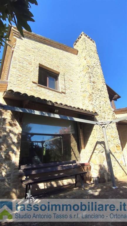 casa indipendente in vendita ad Ortona in zona Caldari