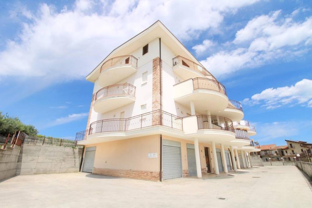 appartamento in vendita ad Ortona in zona Caldari
