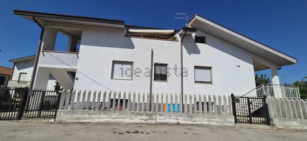 casa indipendente in vendita ad Ortona in zona Alboreto