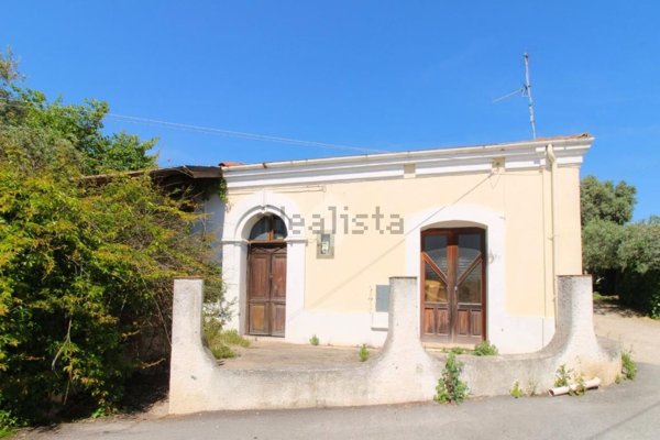 casa indipendente in vendita ad Ortona in zona Villa San Leonardo
