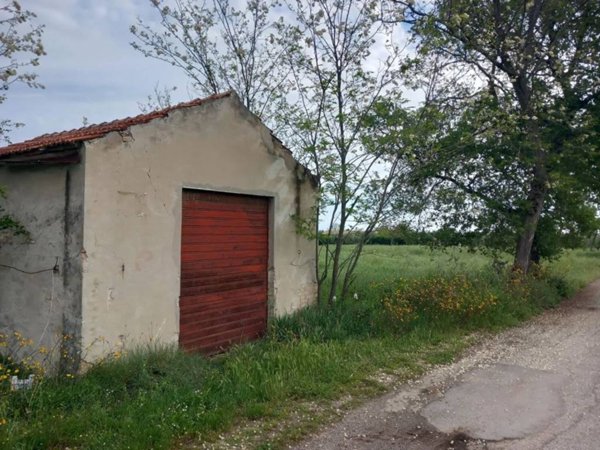 casa indipendente in vendita ad Ortona in zona Fossato