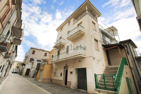 casa indipendente in vendita ad Ortona in zona Caldari