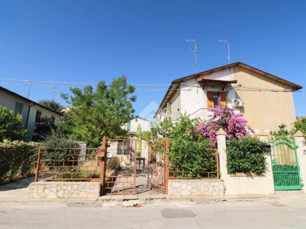 casa indipendente in vendita ad Ortona