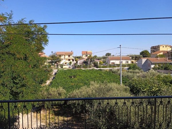 casa indipendente in vendita ad Ortona