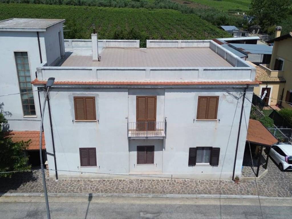 casa indipendente in vendita ad Ortona in zona Colombo