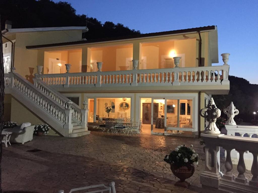 casa indipendente in vendita ad Ortona in zona Bardella