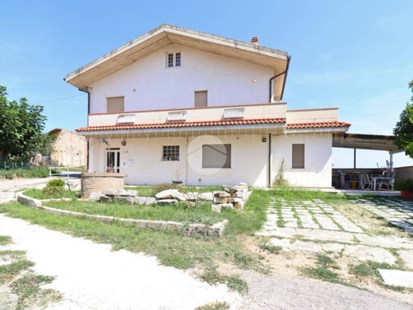 casa indipendente in vendita ad Ortona in zona Savini