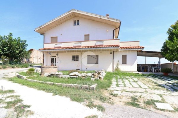 casa indipendente in vendita ad Ortona in zona Savini