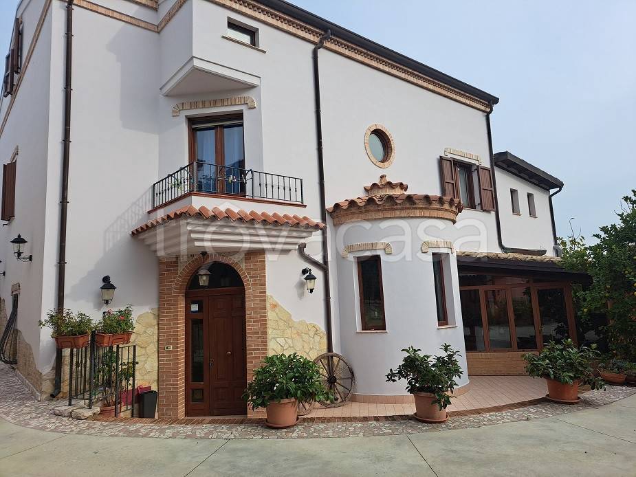 casa indipendente in vendita ad Ortona in zona Villa Deo