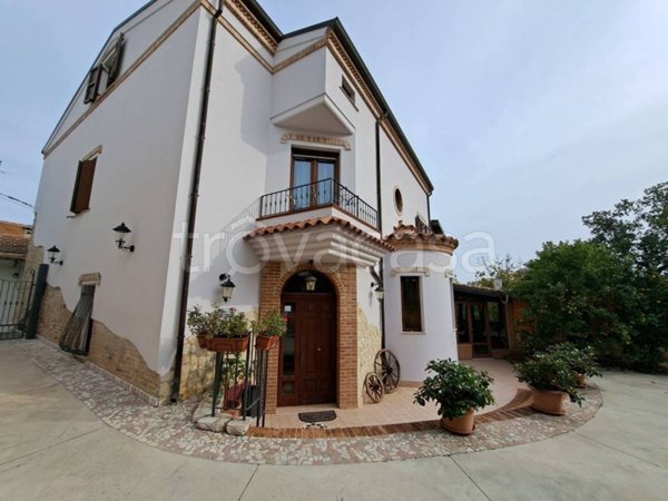 casa indipendente in vendita ad Ortona in zona Villa Deo