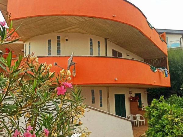 casa indipendente in vendita ad Ortona in zona Lido Riccio