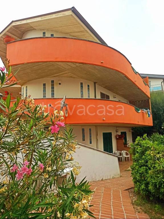 casa indipendente in vendita ad Ortona in zona Lido Riccio