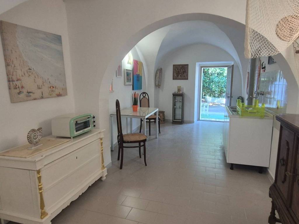 casa indipendente in vendita ad Ortona in zona Santa Lucia