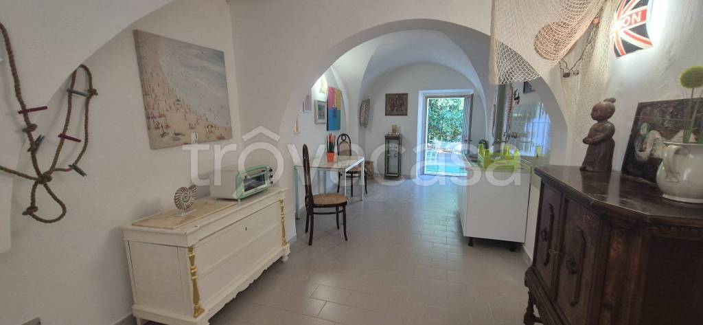 casa indipendente in vendita ad Ortona in zona Santa Lucia