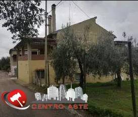 casa indipendente in vendita ad Ortona in zona Caldari