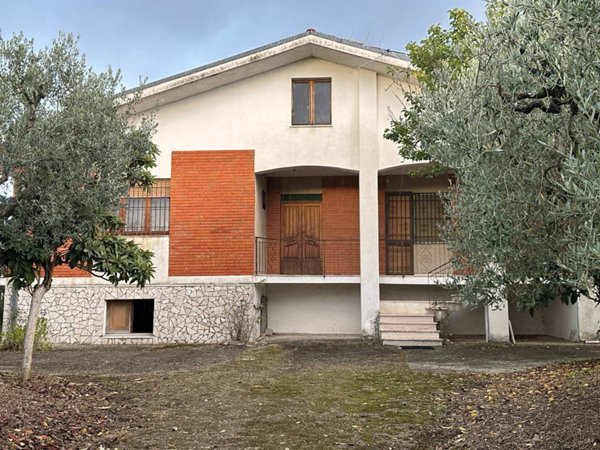 casa indipendente in vendita ad Ortona in zona Bardella