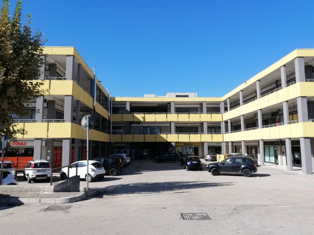 locale commerciale in vendita ad Ortona in zona Fonte Grande