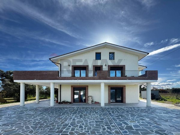 casa indipendente in vendita ad Ortona in zona Bavi