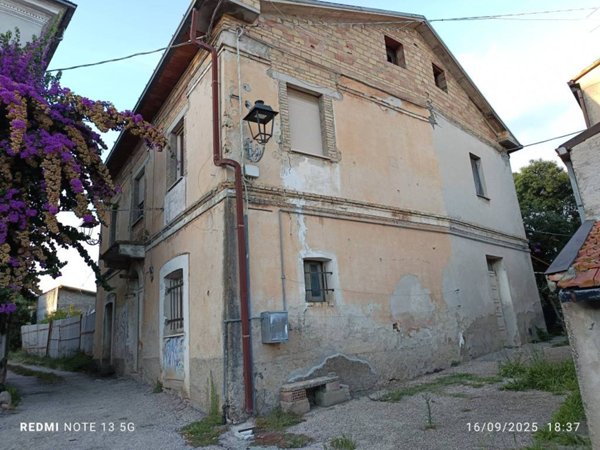 casa indipendente in vendita ad Ortona in zona Rogatti