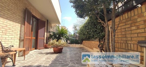 casa indipendente in vendita ad Ortona in zona Santa Lucia