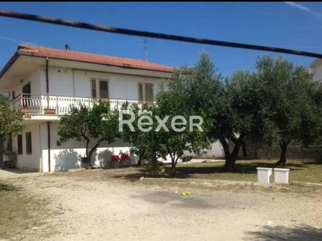 casa indipendente in vendita ad Ortona in zona Savini