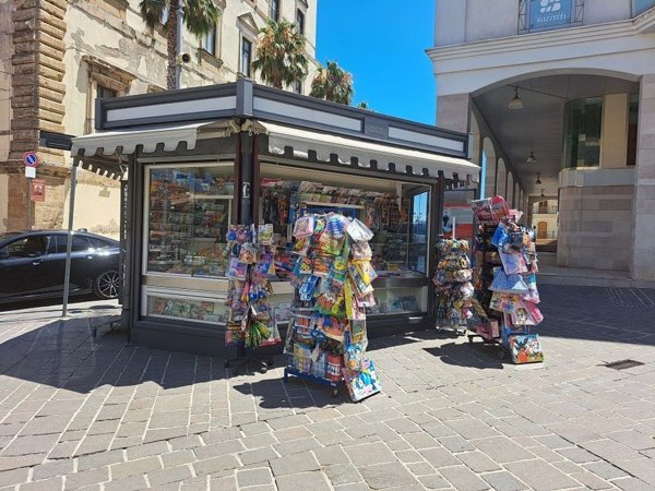 locale commerciale in vendita ad Ortona