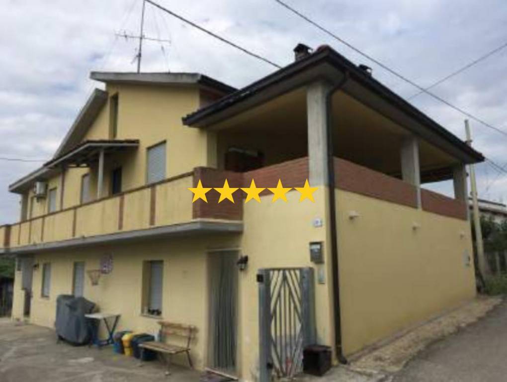 casa indipendente in vendita ad Ortona in zona Caldari