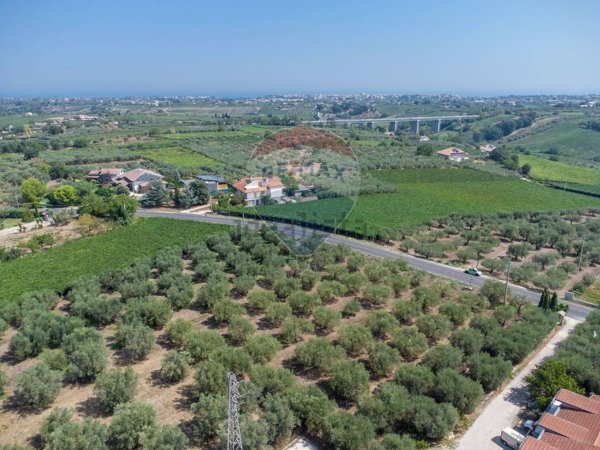 casa indipendente in vendita ad Ortona in zona Villa Grande